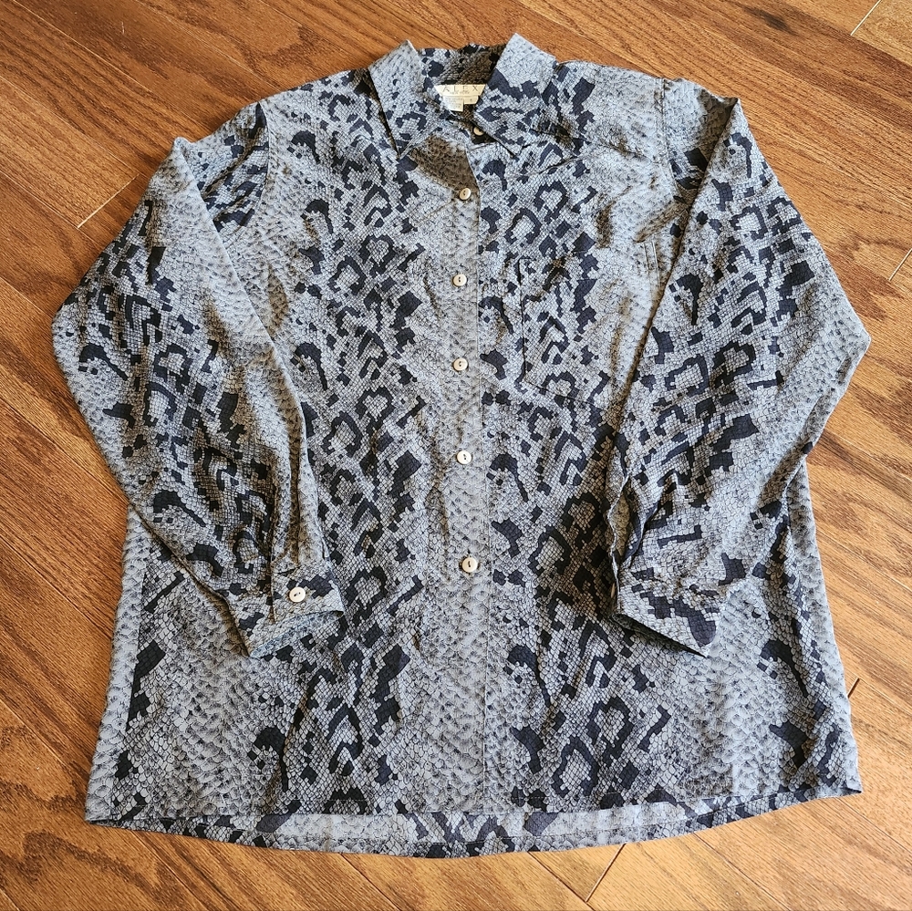 Vintage ALEX Women's 100% Silk Snake Skin Pattern Button-Up‎ Blouse Size 6